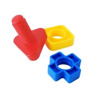 TORNILLO Y TUERCA PLASTICO 32U
