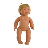 niña con sindrome de down muñeca